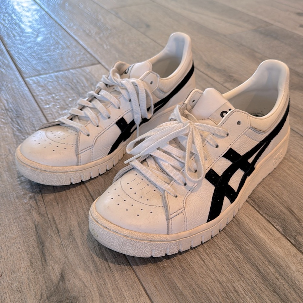 Men’s size 10 ASICS Gel Lifestyle